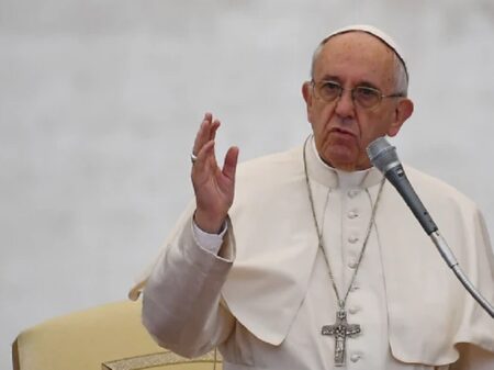 Papa expressa seu reconhecimento quanto à cultura e humanismo russos e Kiev esbraveja