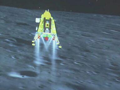 Índia se torna o primeiro país a pousar nave no polo sul da Lua