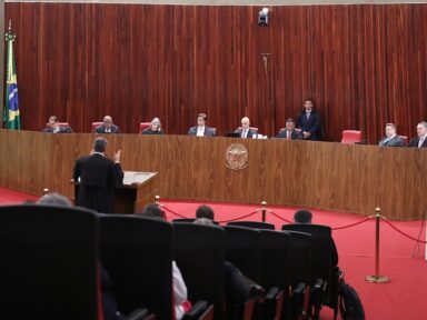 TSE multa Bolsonaro em R$ 20 mil por propaganda mentirosa contra Lula na eleição