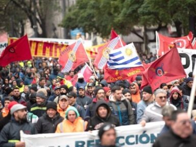 Trabalhadores uruguaios param contra desemprego e perdas salariais