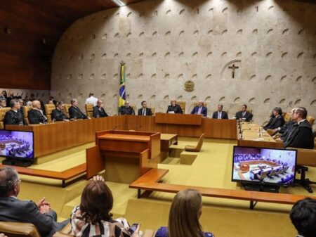 Zanin toma posse no STF com as presenças de Lula e presidentes da Câmara e do Senado