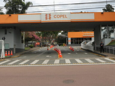 Enquanto amplia lucro de acionistas, Copel privatizada defende aumento da conta de luz