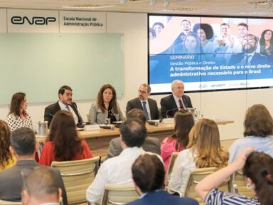 “Reforma administrativa neoliberal quer reduzir Estado e direitos à população”, diz advogado-geral da AGU