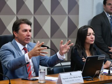 Presidente da CPI critica Nunes Marques por permitir ex-subsecretária do DF faltar a depoimento