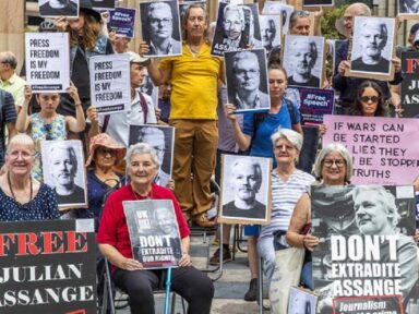 Delegação de parlamentares australianos vai a Washington dizer não à extradição de Assange