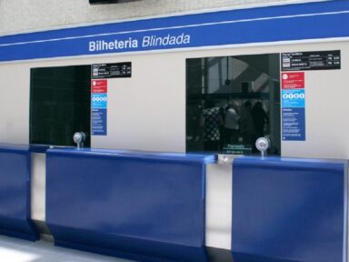 Terceirizada que atua no Metrô de SP dá calote em salário e funcionários entram em greve