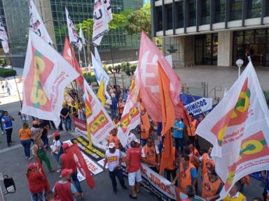 Centrais sindicais cobram redução dos juros em protesto em frente ao Banco Central