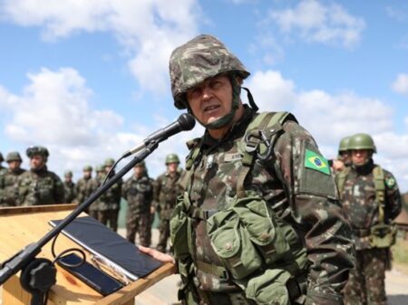 “Exército não tem de ser enaltecido por cumprir a lei”, diz comandante