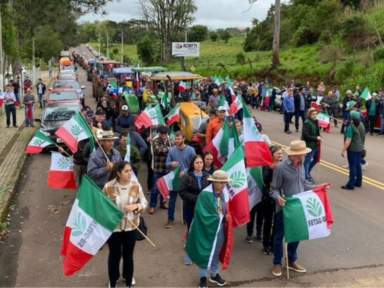 Produtores de leite protestam no Rio Grande do Sul por valorização do setor