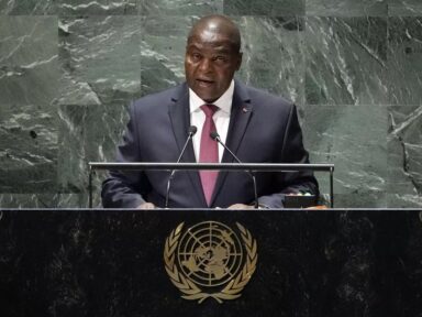 Saque e terrorismo coloniais são responsáveis pela crise migratória, diz líder africano na ONU