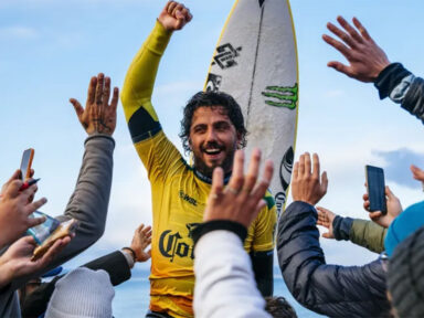 Filipe Toledo vence australianos e conquista bicampeonato mundial de surfe