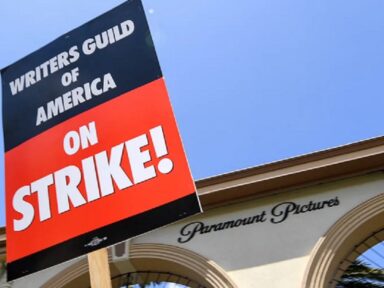 Roteiristas encerram greve vitoriosa nos EUA com acordo que garante aumento e direitos