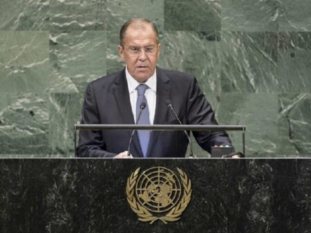 “EUA nega os princípios dos fundadores da ONU”, denuncia Lavrov no Conselho de Segurança