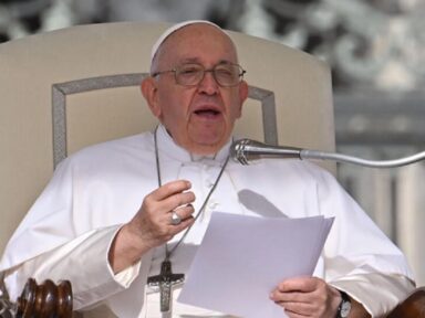 Papa condena governos europeus por “torturas atrozes” contra imigrantes