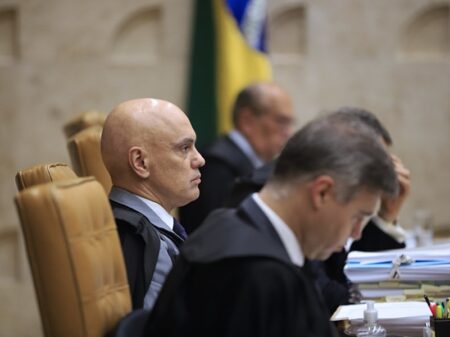 Moraes rebate Mendonça: “absurdo dizer que o dia 8 foi conspiração do governo contra o próprio governo”