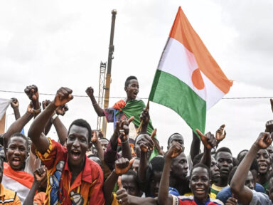 Manifestantes no Níger exigem a retirada das tropas francesas