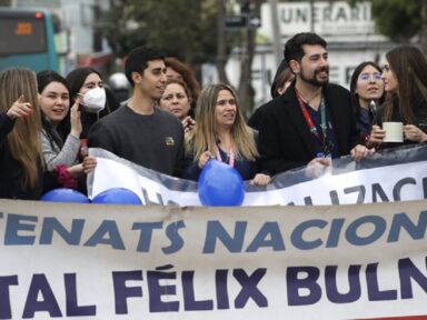 Trabalhadores da Saúde do Chile param contra demissão em massa e por investimento no setor