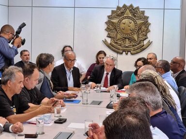 Servidores federais condenam arcabouço fiscal e convocam mobilização por reajuste em 2024