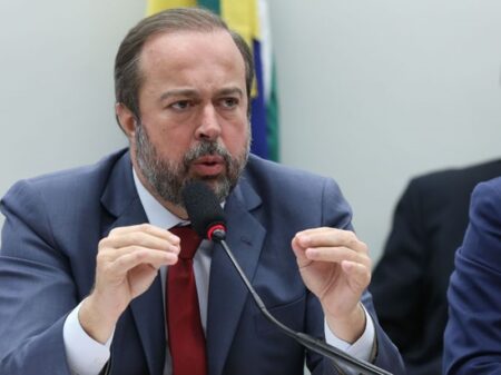 “A Petrobrás deve readquirir as refinarias privatizadas”, defende Alexandre Silveira
