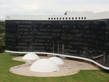 TSE já tem 2 votos para rejeitar recurso de Bolsonaro contra a inelegibilidade