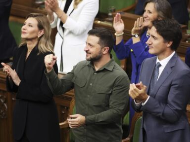 Zelensky, Trudeau e parlamento canadense aplaudem de pé nazista ucraniano da SS