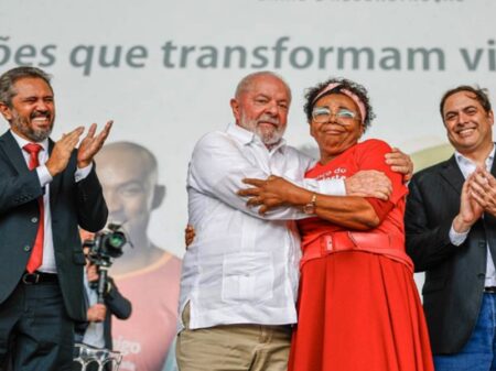 “Os juros do BC seguem altos. Vamos continuar brigando”, afirma Lula