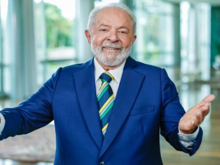 “Vamos trabalhar juntos e garantir a soberania do país e do povo”, diz Lula no “Dia da Pátria”