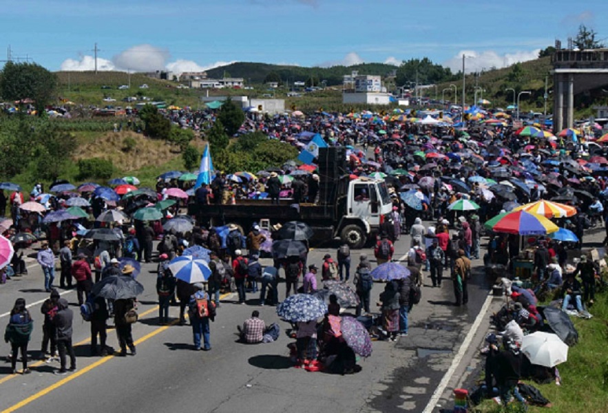 Manifestantes param estradas da Guatemala por 48 horas para garantir posse do presidente Arévalo
