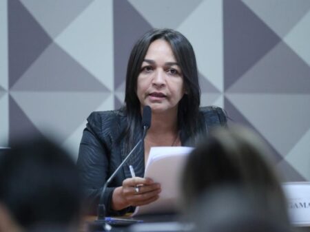 Eliziane sofre ameaça após relatório que denuncia Bolsonaro e Senado disponibiliza escolta