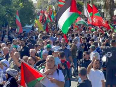 Apoio dos EUA a crimes de Israel indigna libaneses, que apedrejam embaixada em Beirute