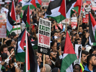 Manifestantes em Londres condenam bombardeio israelense em Gaza