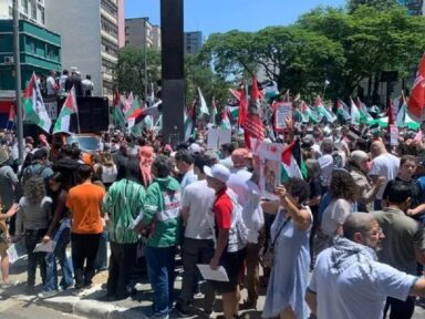 Ato de repúdio ao genocídio de palestinos reuniu lideranças políticas, sindicais e religiosas na Av. Paulista