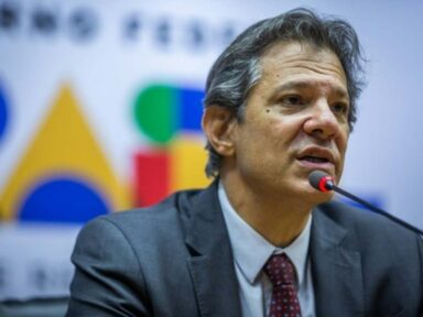 Questionado sobre meta fiscal, Haddad se irrita