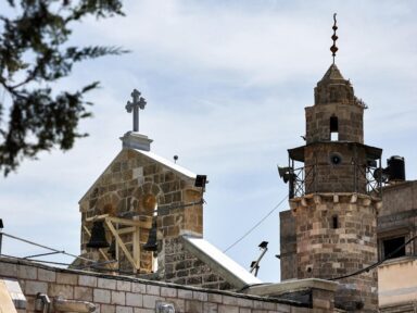 Igreja São Porfírio de Gaza, construída há mais de 1.500 anos, é bombardeada por Israel