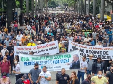 Após aumentar o próprio salário em 300%, Zema quer congelar reajuste de servidores por dez anos