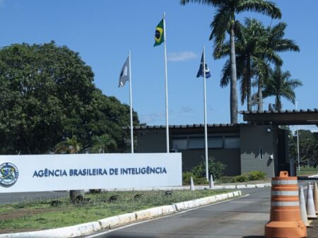 Governo demite arapongas da Abin presos em operação da PF