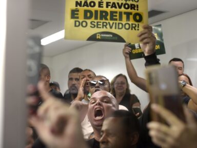 Servidores de Minas Gerais repudiam congelamento salarial e preparam manifestações