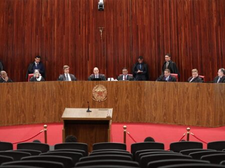 TSE rejeita por unanimidade duas ações de Bolsonaro contra Lula e Alckmin