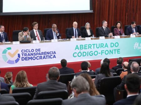 Moraes abre código-fonte da urna para eleições em 2024: “sem vulnerabilidades”