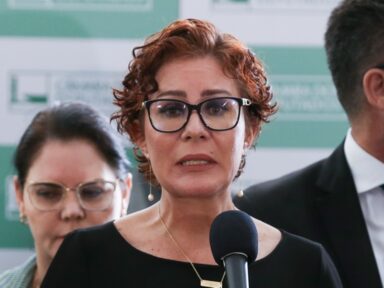 TSE mostra a Carla Zambelli que mentir é feio e a multa em mais R$ 30 mil