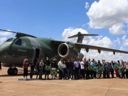 Governo já mobilizou 7 aviões para salvar brasileiros da guerra