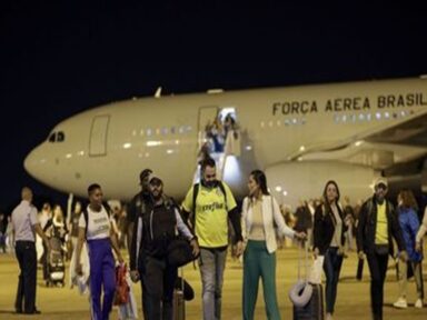 Governo já repatriou 425 brasileiros. Quem está em Gaza terá que fugir das bombas israelenses