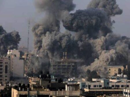 Israel bombardeia maciçamente a fronteira de Gaza com Egito e impede saída de brasileiros