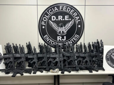 Arsenal encontrado em mansão na Barra da Tijuca abasteceria crime organizado no Rio, diz PF