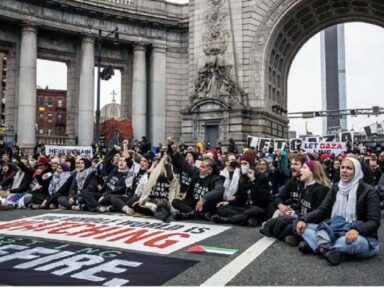 “Deixem Gaza viver”, exigem judeus de NY em ato que fechou a Ponte de Manhattan