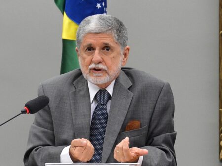 “Situação absurda, não há razão para brasileiros ainda não terem saído de Gaza”, diz Amorim