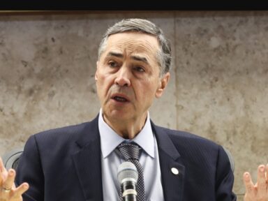 Barroso defende que novo cálculo para remuneração do FGTS seja aplicado a partir de 2025