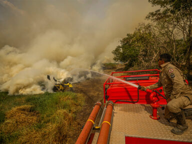 Governo anuncia reforços para combate a incêndios no norte do Pantanal