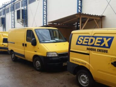 Funcionários dos Correios aprovam greve exigindo que acordo salarial seja garantido
