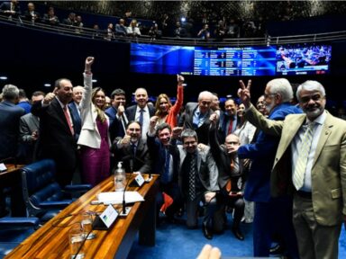 Governo aprova reforma tributária no Senado